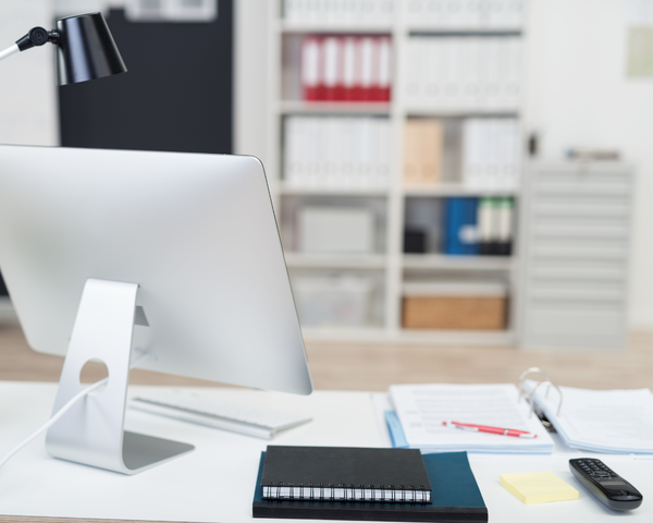 Mobile Telefonie für Geschäftskunden Moderner Arbeitsplatz im Büro für mobile Business-Telefonie